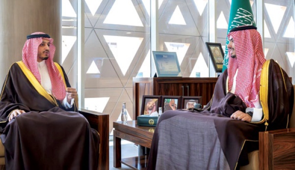 راكان بن سلمان يستقبل مسؤولي ولاعبي نادي الدرعية راكان بن سلمان يستقبل مسؤولي ولاعبي نادي الدرعية