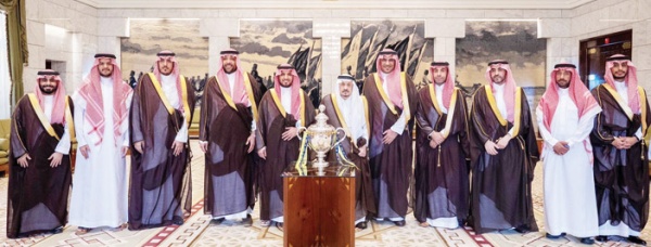 أمير منطقة الرياض يستقبل رئيس مجلس إدارة شركة نادي النصر ويهنئهم بالدوري الـ 11