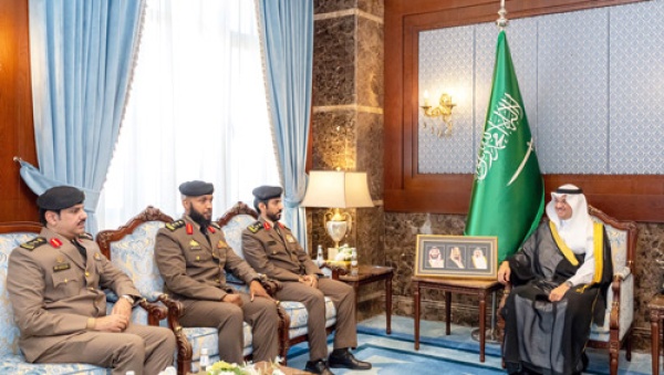 محافظ الأحساء يقل د عدد ا من الضباط رتبهم الجديدة