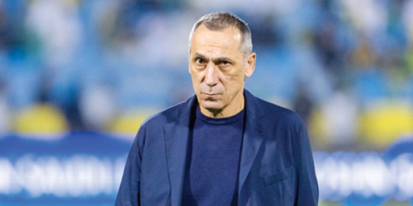 دونيس يشرف على المنتخب في كأسي آسيا والخليج دونيس يشرف على المنتخب في كأسي آسيا والخليج
