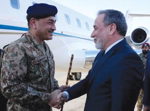 في تواصل للجهود الرامية إلى إحلال السلام والأمن في المنطقة قائد الجيش الباكستاني يزور طهران في تواصل للجهود الرامية إلى إحلال السلام والأمن في المنطقة قائد الجيش الباكستاني يزور طهران