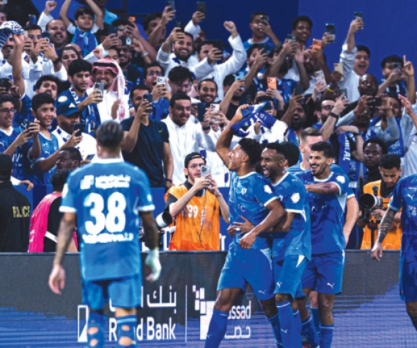 الهلال يختبر صدارته أمام الشباب والاتحاد والنصر في قمة منتظرة الهلال يختبر صدارته أمام الشباب والاتحاد والنصر في قمة منتظرة