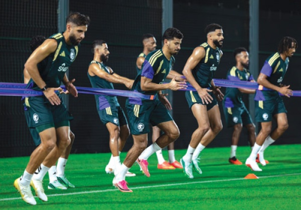 الأخضر يواصل تدريباته تحضير ا لكأس الخليج
