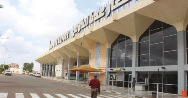الحوثي يستهدف مطار عدن بصاروخ باليستي للمرة الثالثة الحوثي يستهدف مطار عدن بصاروخ باليستي للمرة الثالثة