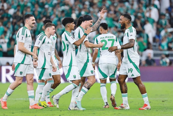 الأهلي متأهب لعبور الخليج نحو المنافسة والحزم يلاقي الفيحاء والفتح يستضيف الشباب الأهلي متأهب لعبور الخليج نحو المنافسة والحزم يلاقي الفيحاء والفتح يستضيف الشباب