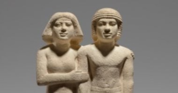 عرض تمثالين مصريين من الحجر الجيرى للبيع بـ8 ملايين دولار بمزاد لندن عرض تمثالين مصريين من الحجر الجيرى للبيع بـ8 ملايين دولار بمزاد لندن