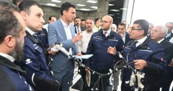 وزير الصناعة ومحافظ الشرقية يتفقدان 3 مصانع للصناعات الهندسية والكهربائية وزير الصناعة ومحافظ الشرقية يتفقدان 3 مصانع للصناعات الهندسية والكهربائية