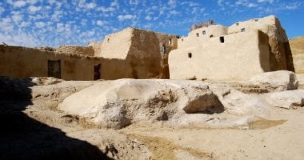 حصن قصر الفرافرة متاهة دفاعية بناها الرومان