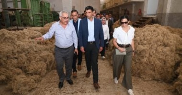 وزير الصناعة يتفقد المجمع الصناعي لشركة طنطا للكتان والزيوت وزير الصناعة يتفقد المجمع الصناعي لشركة طنطا للكتان والزيوت