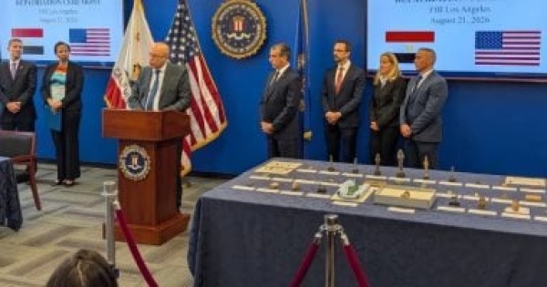 موقع أجنبى يبرز إعادة الفيدرالى الأمريكى 48 قطعة أثرية مهربة إلى مصر موقع أجنبى يبرز إعادة الفيدرالى الأمريكى 48 قطعة أثرية مهربة إلى مصر