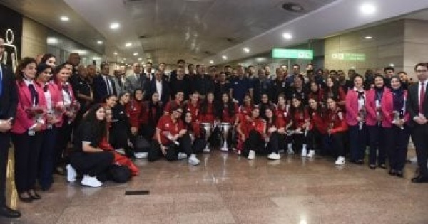 وصول بعثة رجال وسيدات الأهلي لكرة اليد إلى القاهرة بعد التتويج ببطولة أفريقيا وصول بعثة رجال وسيدات الأهلي لكرة اليد إلى القاهرة بعد التتويج ببطولة أفريقيا