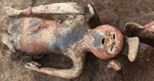 اكتشاف تمثال أثرى صغير لشامان أنثى عمره 1500 عام فى اليابان اكتشاف تمثال أثرى صغير لشامان أنثى عمره 1500 عام فى اليابان