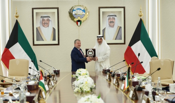 النائب الأول يبحث مع مدير المخابرات الأردني تعزيز التعاون الأمني والعمل المشترك النائب الأول يبحث مع مدير المخابرات الأردني تعزيز التعاون الأمني والعمل المشترك