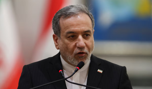 إيران تحذر من أي عمل متهور من جانب أمريكا