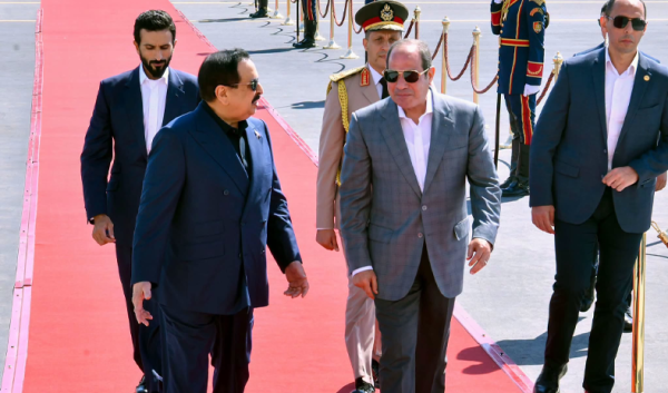 الرئيس المصري والعاهل البحريني يبحثان في العلمين تطورات الأوضاع الإقليمية الرئيس المصري والعاهل البحريني يبحثان في العلمين تطورات الأوضاع الإقليمية