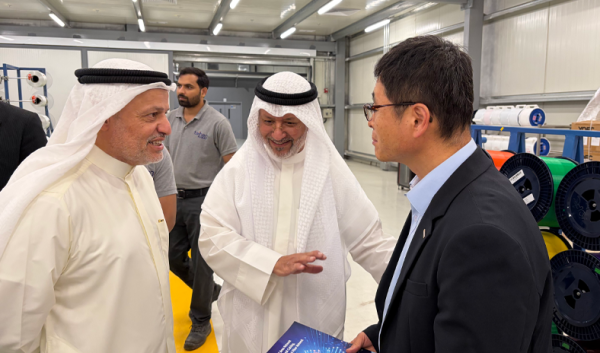إنفوجراف سرمد رئيس هيئة الاتصالات يزور مصنع تايهان الكويت لكابلات الألياف البصرية