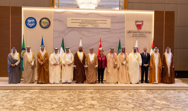 وزراء المالية ومحافظو البنوك المركزية بدول الخليج يعقدون اجتماعا مع صندوق النقد الدولي في المنامة وزراء المالية ومحافظو البنوك المركزية بدول الخليج يعقدون اجتماعا مع صندوق النقد الدولي في المنامة