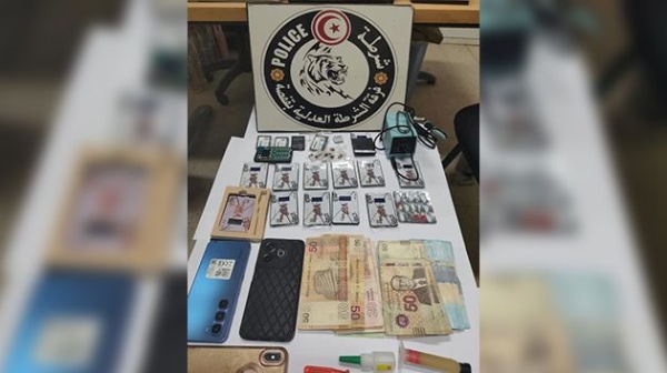 قفصة الإطاحة بوفاق اختص في بيع معدات للغش في امتحان البكالوريا قفصة الإطاحة بوفاق اختص في بيع معدات للغش في امتحان البكالوريا
