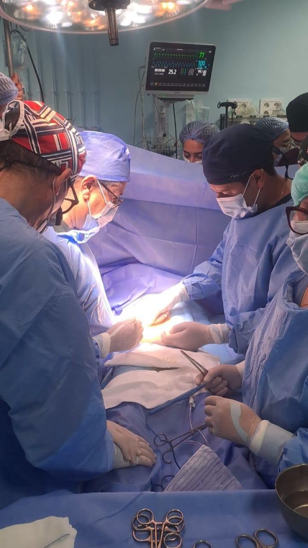 نجاح أول عملية زرع كلى للأطفال بمستشفى الأطفال البشير حمزة العمومي نجاح أول عملية زرع كلى للأطفال بمستشفى الأطفال البشير حمزة العمومي