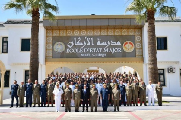 وزير الدفاع يشرف على تخر ج الد ورة 48 لمدرسة الأركان وزير الدفاع يشرف على تخر ج الد ورة 48 لمدرسة الأركان