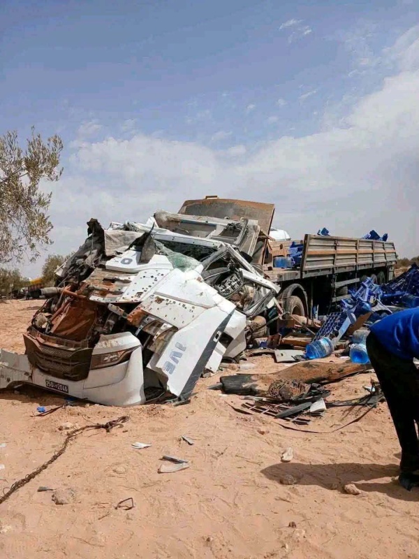 جرجيس انزلاق شاحنة محملة بالمياه المعدنية تخلف ثلاثة مصابين