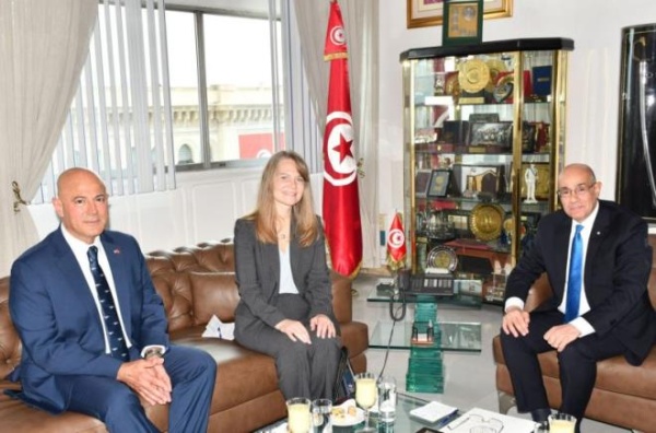 وزير الدفاع يلتقي بالمسؤولة الأمريكية عن الحد من الت هديدات الدفاعي ة وزير الدفاع يلتقي بالمسؤولة الأمريكية عن الحد من الت هديدات الدفاعي ة