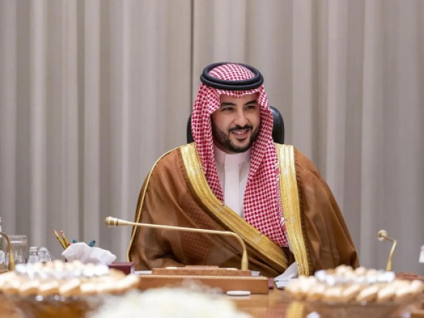 وزيرا دفاع السعودية والإمارات يبحثان هاتفيا مستجدات المنطقة ويدينان العدوان الإيراني وزيرا دفاع السعودية والإمارات يبحثان هاتفيا مستجدات المنطقة ويدينان العدوان الإيراني