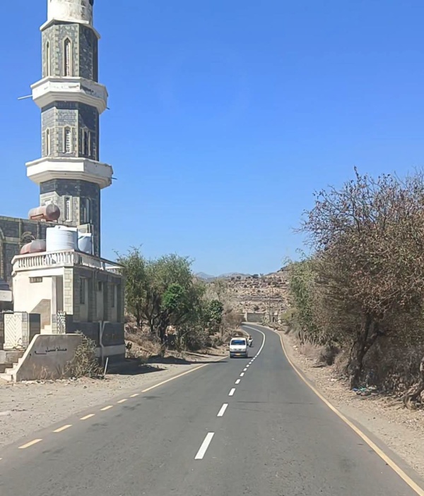 لليوم الثاني انتظام فتح طريق مؤد إلى مدينة تعز وسط هدوء حذر في جبهات القتال