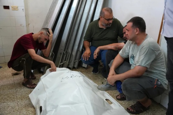 مدير مجمع الشفاء في غزة 18 شهيد ا في قصف إسرائيلي متواصل على القطاع اليوم
