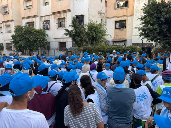 الأحرار يكثفون حملتهم الميدانية بسيدي البرنوصي بقيادة عبد الرحيم وطاس الأحرار يكثفون حملتهم الميدانية بسيدي البرنوصي بقيادة عبد الرحيم وطاس