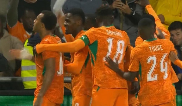 فيديو كوت ديفوار يخطف فوزا مثيرا أمام فرنسا وديا
