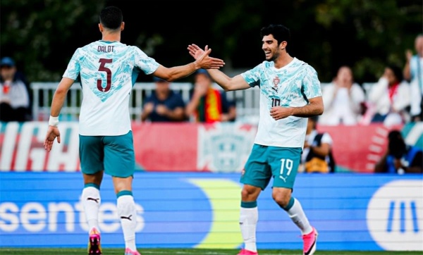 فيديو طردان و3 أهداف البرتغال تتخطى تشيلي ودي ا استعداد ا لـ كأس العالم فيديو طردان و3 أهداف البرتغال تتخطى تشيلي ودي ا استعداد ا لـ كأس العالم