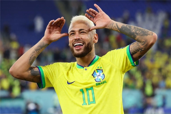 نيمار يلمح لمصيره الدولي بشأن المشاركة مع البرازيل في كأس العالم