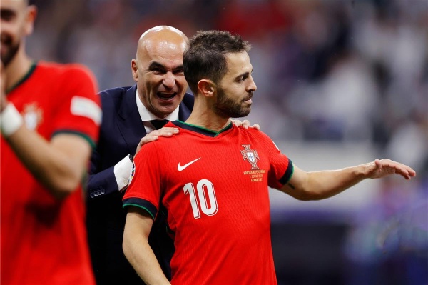 روبرتو مارتينيز برناردو سيلفا مناسب لـ برشلونة روبرتو مارتينيز برناردو سيلفا مناسب لـ برشلونة