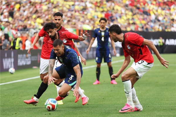فيديو أليسون بيكر ورافينها يطلبان قميصي ثنائي منتخب مصر فيديو أليسون بيكر ورافينها يطلبان قميصي ثنائي منتخب مصر