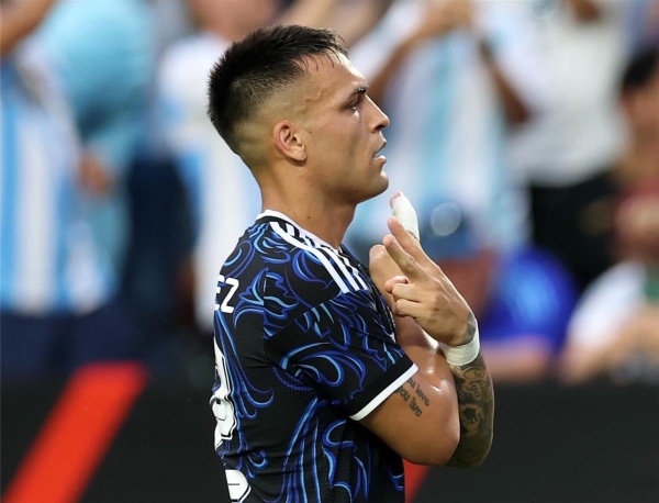 لاوتارو مارتينيز أريد قيادة الأرجنتين بعيد ا في كأس العالم وليساندرو مارتينيز نخوض كل مباراة وكأنها نهائي لاوتارو مارتينيز أريد قيادة الأرجنتين بعيد ا في كأس العالم وليساندرو مارتينيز نخوض كل مباراة وكأنها نهائي