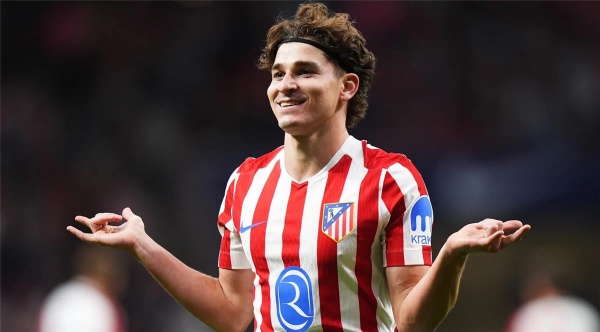 ساخر ا من ريال مدريد وبرشلونة أتلتيكو مدريد يرد على عرض بيريز لـ ألفاريز ساخر ا من ريال مدريد وبرشلونة أتلتيكو مدريد يرد على عرض بيريز لـ ألفاريز