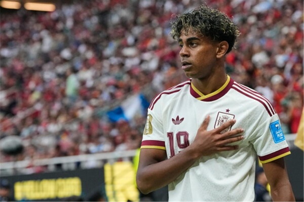 نجم البرتغال عن لامين يامال أستمتع باللعب ضده وسنمنع الكرة عنه نجم البرتغال عن لامين يامال أستمتع باللعب ضده وسنمنع الكرة عنه