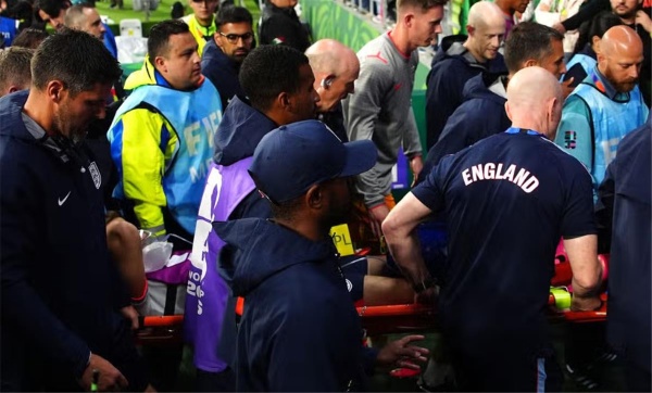 لاعب إنجلترا يخضع لعملية جراحية ويغيب عن منافسات كأس العالم لاعب إنجلترا يخضع لعملية جراحية ويغيب عن منافسات كأس العالم