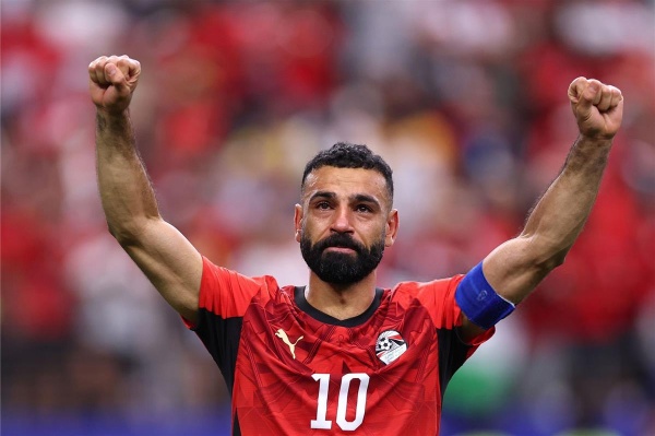 تأثير زوجته وموقف نبيل صحيفة إسبانية تتحدث عن الجانب الإنساني في حياة محمد صلاح تأثير زوجته وموقف نبيل صحيفة إسبانية تتحدث عن الجانب الإنساني في حياة محمد صلاح