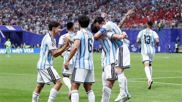 حكم مباراة الأرجنتين وسويسرا في كأس العالم حكم مباراة الأرجنتين وسويسرا في كأس العالم