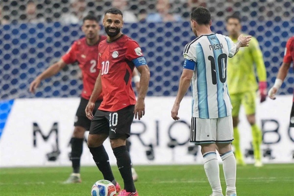 صحيفة إنجليزية تشيد بـ تصرف محمد صلاح أمام الأرجنتين أظهر معدنه الأصيل صحيفة إنجليزية تشيد بـ تصرف محمد صلاح أمام الأرجنتين أظهر معدنه الأصيل