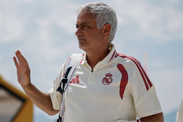قرار عاجل من مورينيو لـ إدارة ريال مدريد بسبب صفقة جديدة قرار عاجل من مورينيو لـ إدارة ريال مدريد بسبب صفقة جديدة