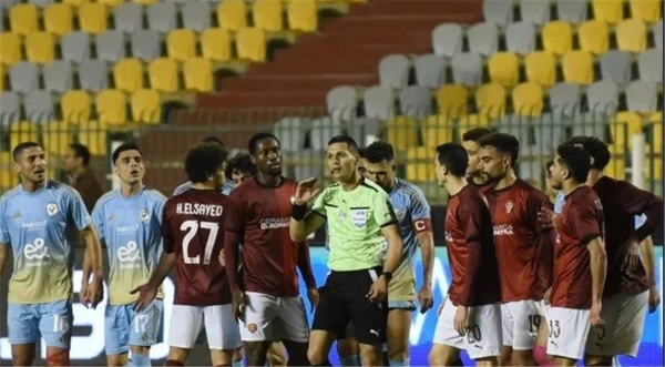 محمود عاشور يكشف كواليس حواره مع وفا في مباراة الأهلي وسيراميكا كليوباترا بشأن ركلة الجزاء محمود عاشور يكشف كواليس حواره مع وفا في مباراة الأهلي وسيراميكا كليوباترا بشأن ركلة الجزاء