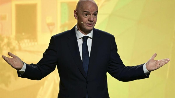 رئيس فرنسا يتدخل في أزمة إنفانتينو ويتواصل مع رئيس كاف رئيس فرنسا يتدخل في أزمة إنفانتينو ويتواصل مع رئيس كاف