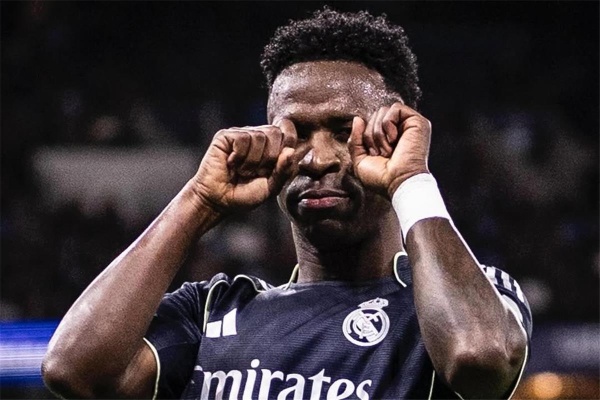 هل يرحل تصرف غريب من فينيسيوس أثناء مفاوضات تجديد عقده مع ريال مدريد هل يرحل تصرف غريب من فينيسيوس أثناء مفاوضات تجديد عقده مع ريال مدريد