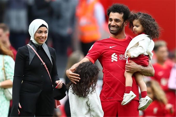 تقارير دور هام لزوجة محمد صلاح في انتقاله إلى طرابزون تقارير دور هام لزوجة محمد صلاح في انتقاله إلى طرابزون