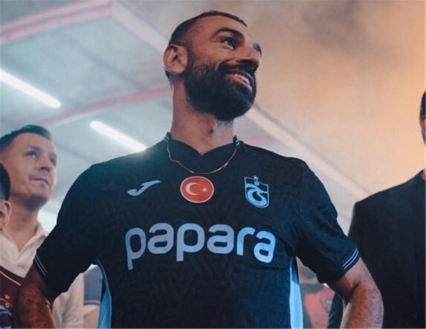 موقف محمد صلاح من المشاركة في مباراة وداع نجم طرابزون موقف محمد صلاح من المشاركة في مباراة وداع نجم طرابزون