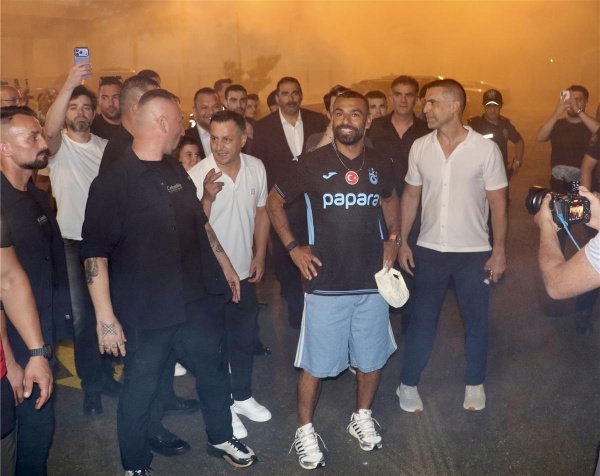 فيديو طرابزون سبور يقدم محمد صلاح للجماهير واعتراف من النجم المصري فيديو طرابزون سبور يقدم محمد صلاح للجماهير واعتراف من النجم المصري