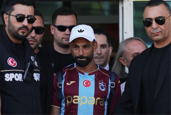 إقبال غير مسبوق على تذاكر وقمصان طرابزون سبور بعد انضمام محمد صلاح إقبال غير مسبوق على تذاكر وقمصان طرابزون سبور بعد انضمام محمد صلاح